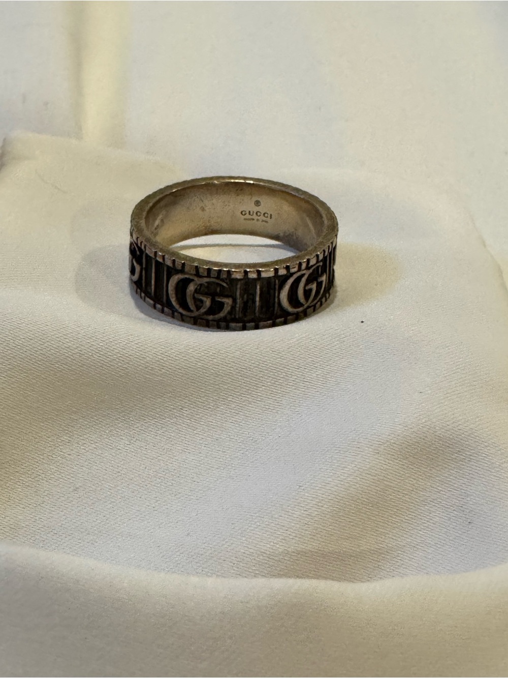 Gucci Black and Silver Interlocking GG Men's Band (size 10.5)